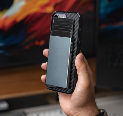 118 MagSafe wallet attached to iPhone, showing minimalist and secure design