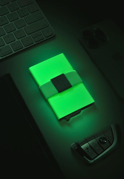 December’s Most Popular Minimalist Wallets Compared: Features, Capacity, Materials, and Price