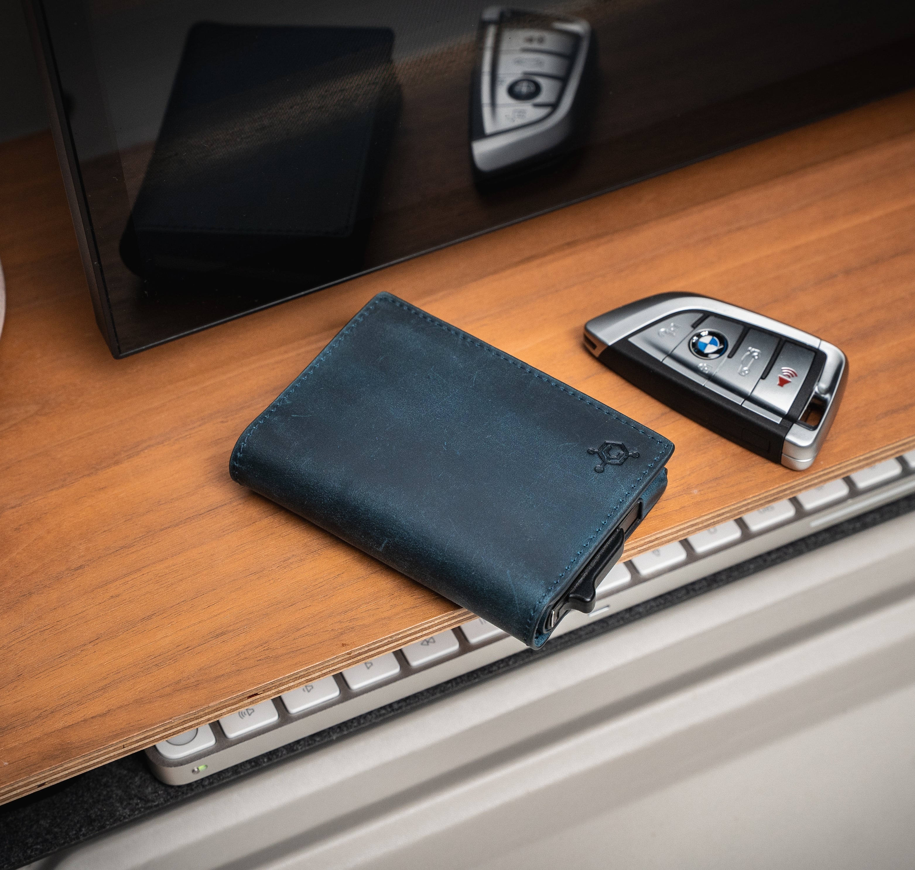 BI-FOLD LEATHER CASE – CODE 118