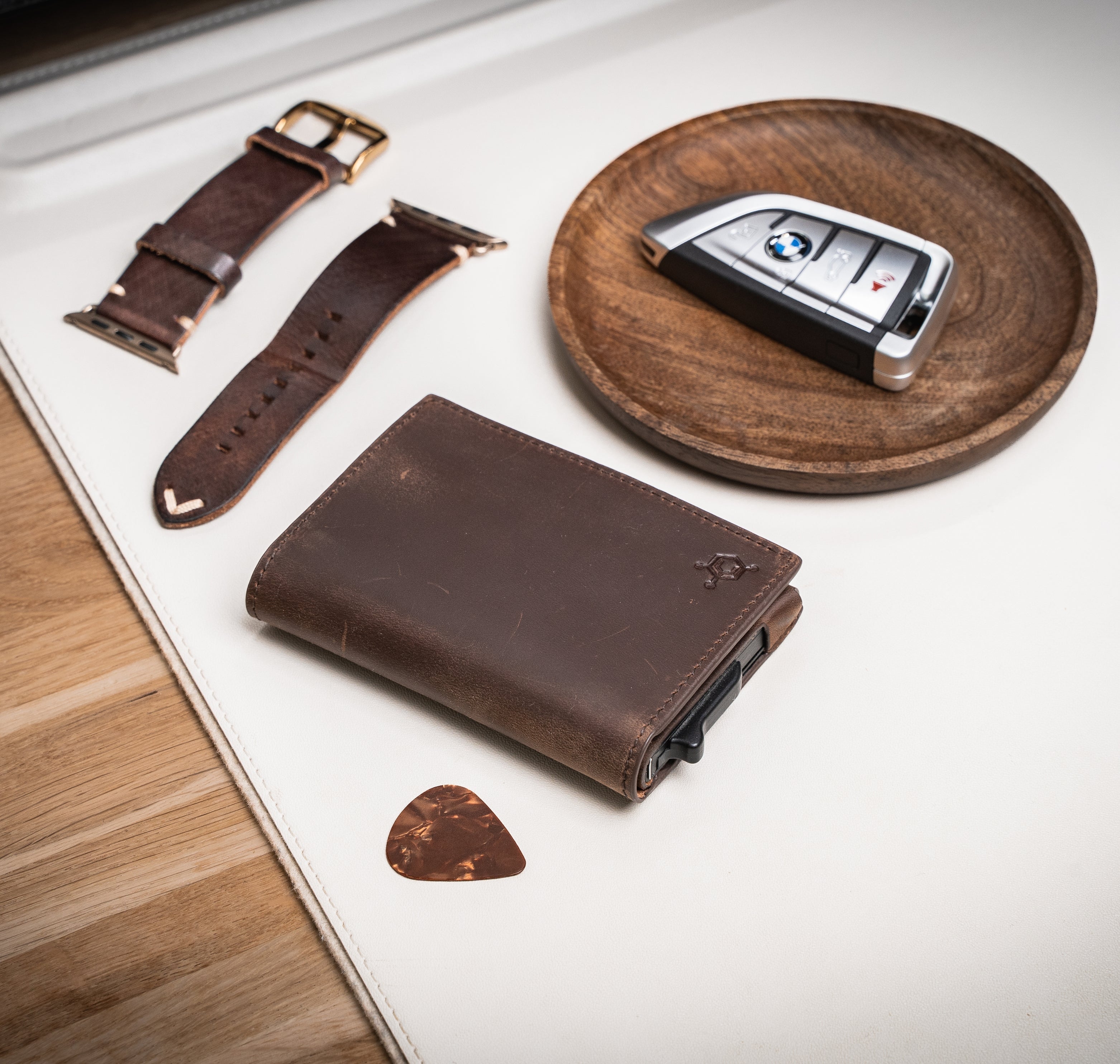 BI-FOLD LEATHER CASE – CODE 118